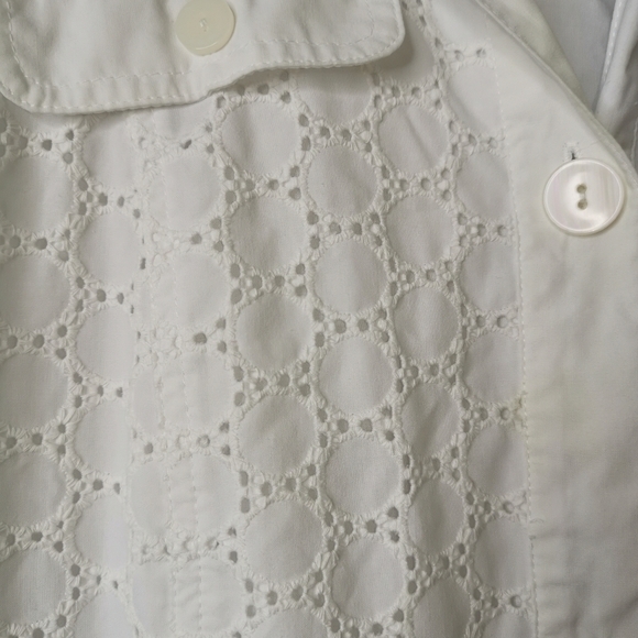 White Alia peplum style box top - Picture 7 of 9